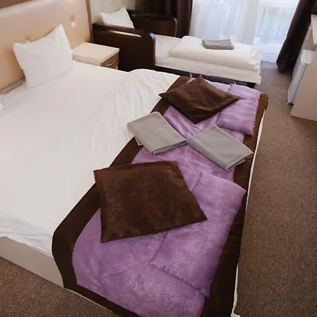 Kasimir & Hotel *